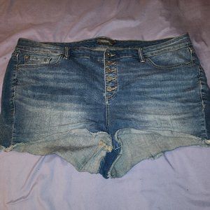 Torrid #Feelthefit Jean Shorts Light Wash